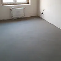 Пример работ по укладке полусухой стяжки пола в двухкомнатной квартире в Дзержинском