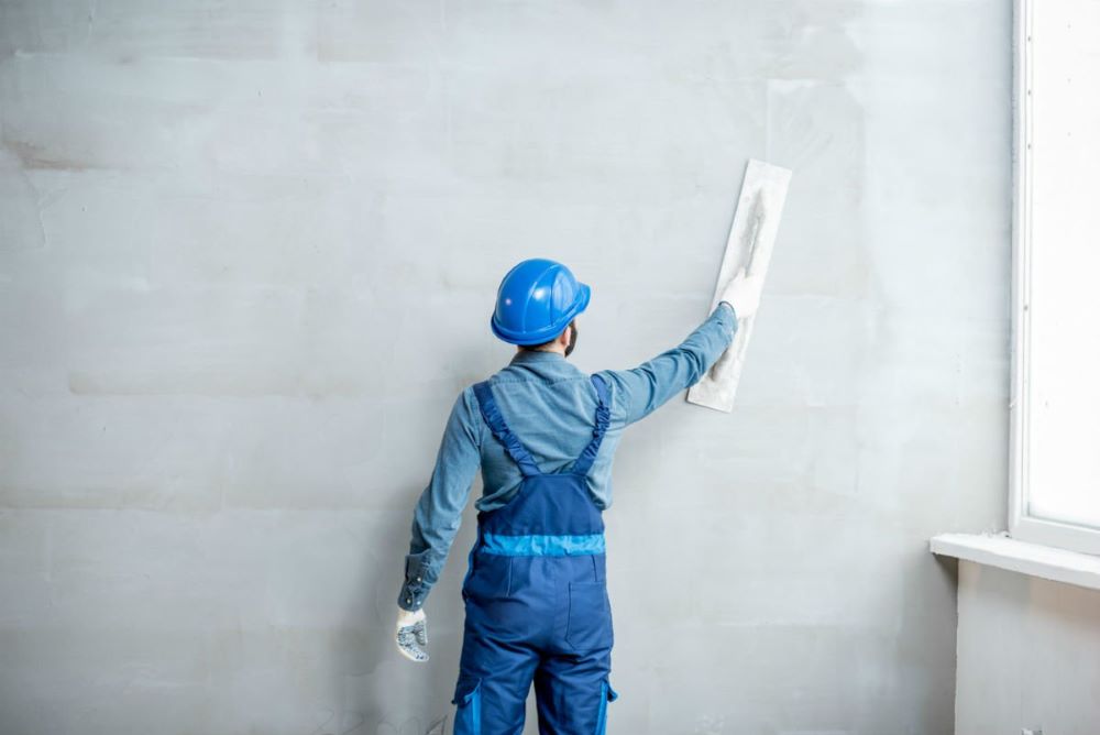 Оштукатуривание стен из бетона